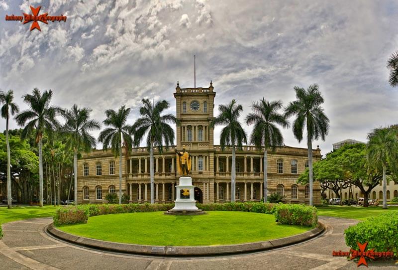 King Kamehameha statue in front of the Hawaii Supreme Court Building