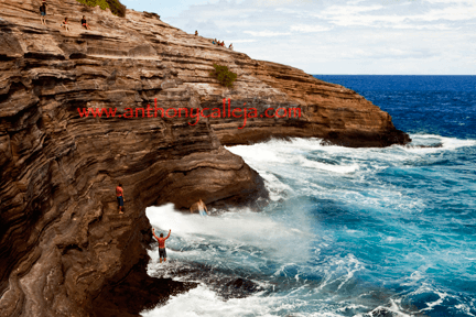 Cliff Jumpers Spitting Cave Portlock, Oahu, Hawaii