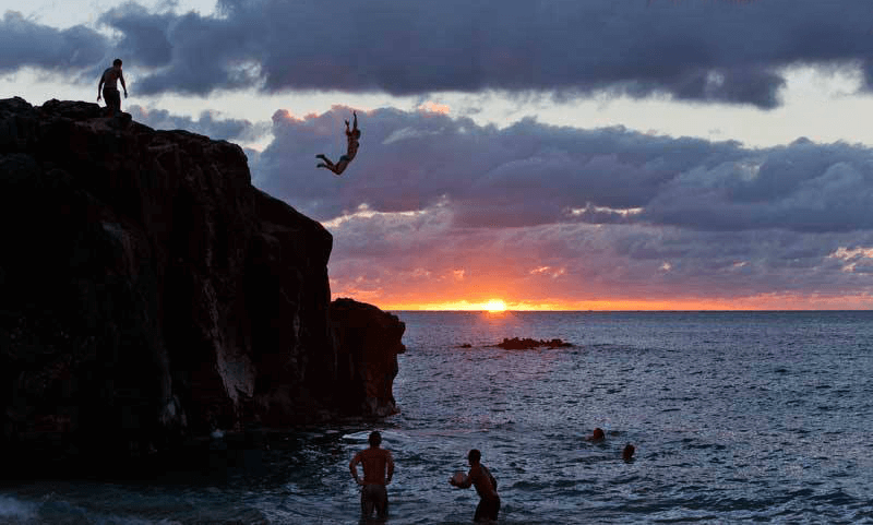 Sunset Cliff Jumpers, Waimea Bay Beach, Oahu, Hawaii