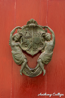 Maltese door knockers, or “il-ħabbata”, in the native language, are a feature of most traditional Maltese houses. If you’ve ever taken a stroll through the streets of Mdina and Rabat, chances are you’ve already spotted a few of these characterful pieces.