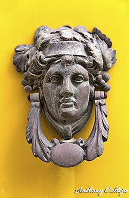 Maltese door knockers, or “il-ħabbata”, in the native language, are a feature of most traditional Maltese houses. If you’ve ever taken a stroll through the streets of Mdina and Rabat, chances are you’ve already spotted a few of these characterful pieces.