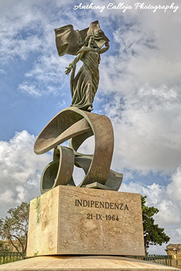 Located at the entrance to Maglio Gardens in Floriana, the Independence Monument was built to commemorate the 25th anniversary of Malta's independence (21 September 1964). The statue is made of bronze along with marble, stands 8.5 metres high and was built to be the tallest statue-based monument in Malta.
