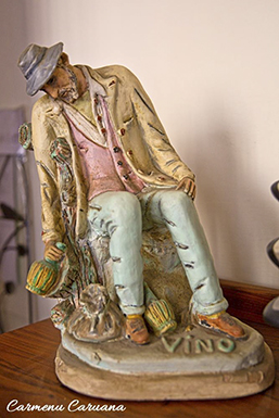Photo of a sculpure "The Town Drunk" by Carmenu Caruana